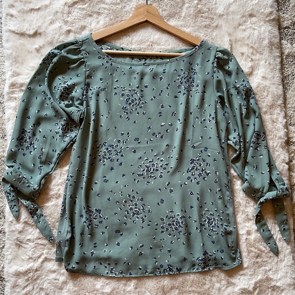LOFT Tops - Loft Floral 3/4 Tie Sleeve Floral Blouse